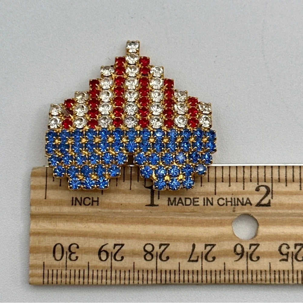 Amazing vintage patriotic rhinestone Heart American Flag Pin signed OT - Picture 4 of 5